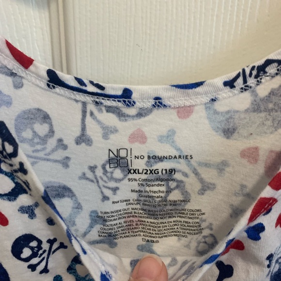 No Boundaries White Tank Top with Blue and Red Skull Print - Picture 2 of 6